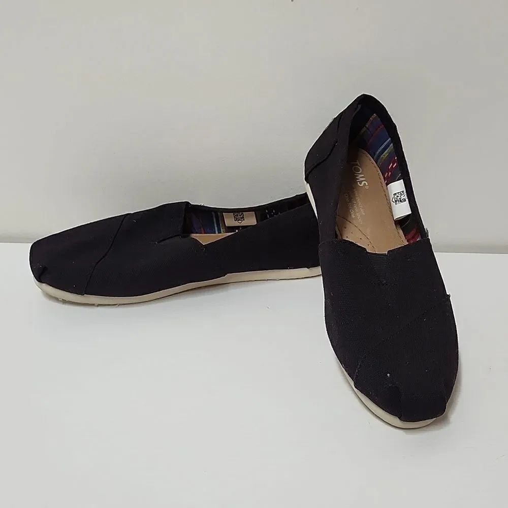 Tom's Women's 6 Black Canvas Shoes